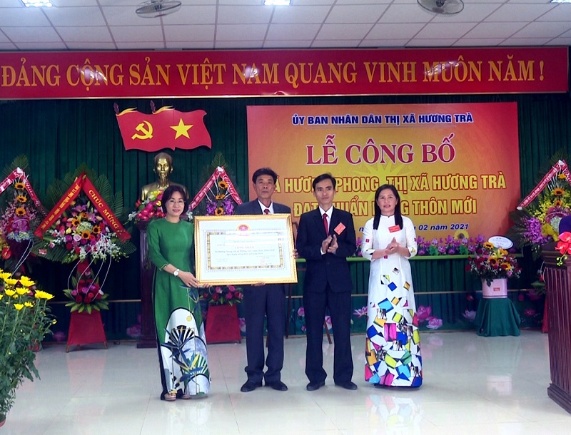 Công bố  Quyết định xã Hương Phong đạt chuẩn nông thôn mới